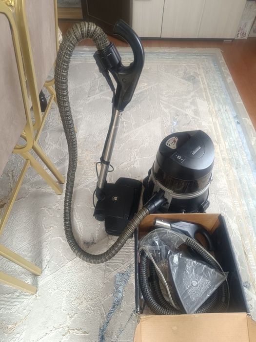 Мощный пылесос моющий с аквафильтром Aura Roboclean 114F  Доставка.