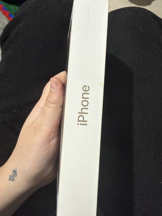 Продаётся iPhone 16 Pro 256 GB в отличном состоянии.