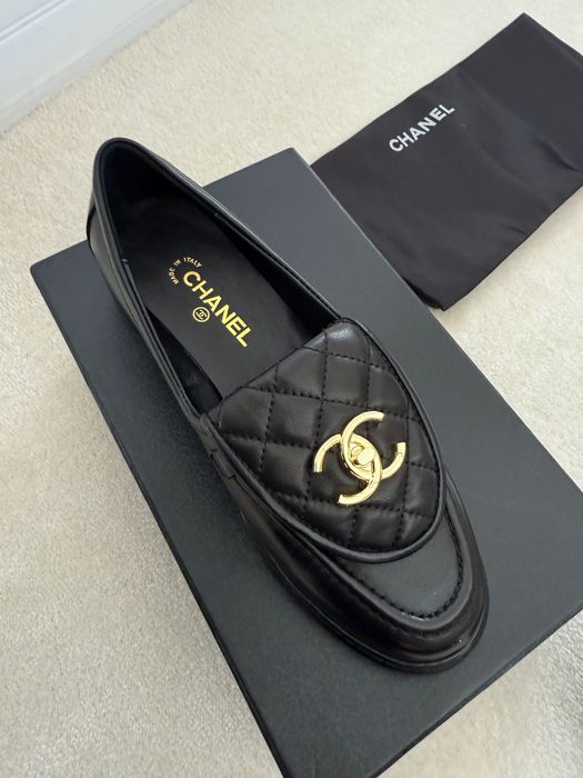 Pantofi model chanel