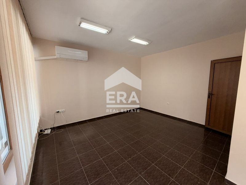 Дава се под наем Офис в Варна, Колхозен пазар - 35 кв.м за 350 € - Снимка #3