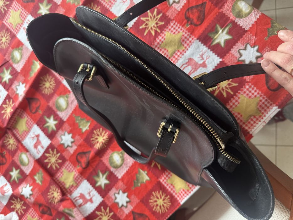 Черна чанта от есествена кожа