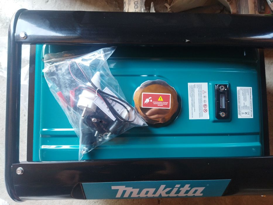 Бензогенератор новый