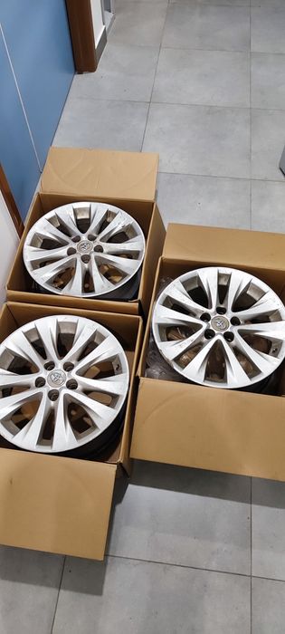 Комлпект дисков на Toyota, R18