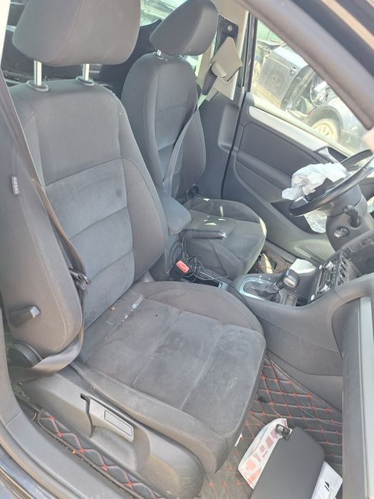 Dezmembrez VW Golf 6 hatchback 1.8 tsi CDAA negru LC9X si 1.6 CAY LA7T