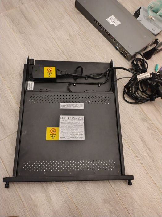 De vanzare laptop rac server