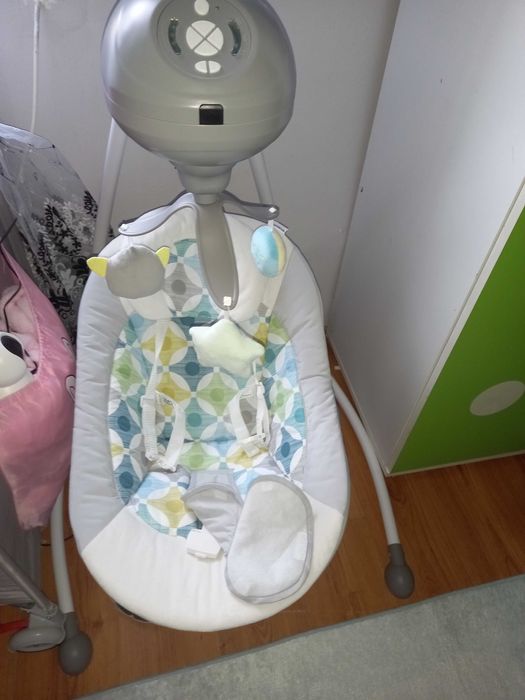 Leagăn electric bebelușul