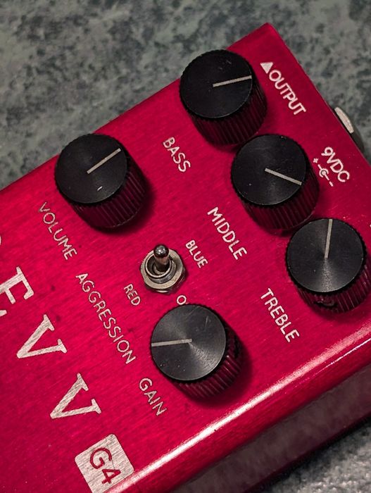 Revv G4 pedala de distors / preamp pentru chitară