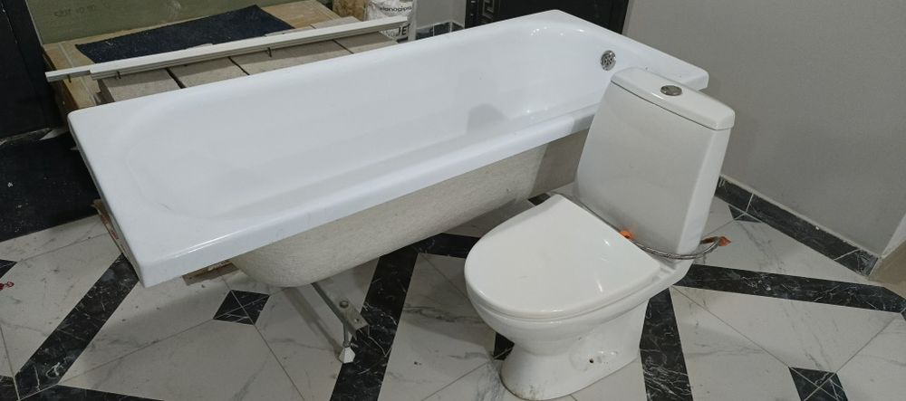 Ванна, унитаз, смеситель