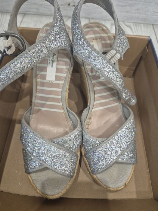 Обувки на ток и платформа