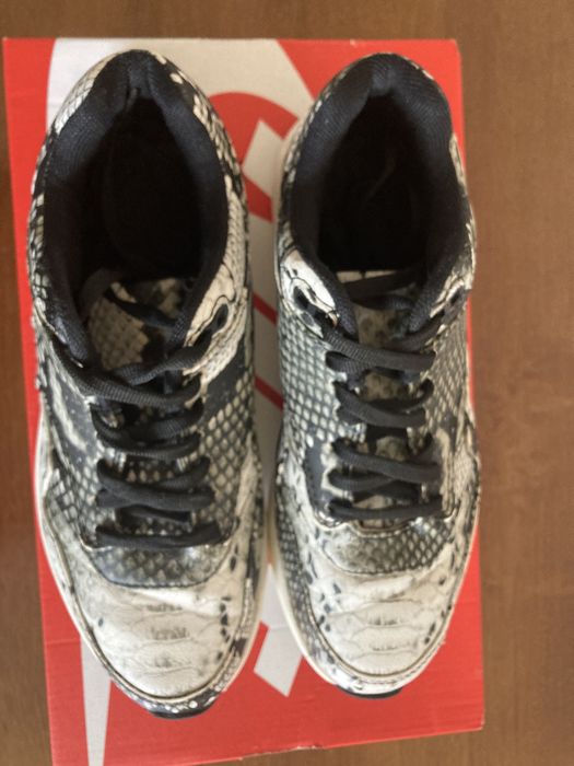 Дамски маратонки в змийски десен