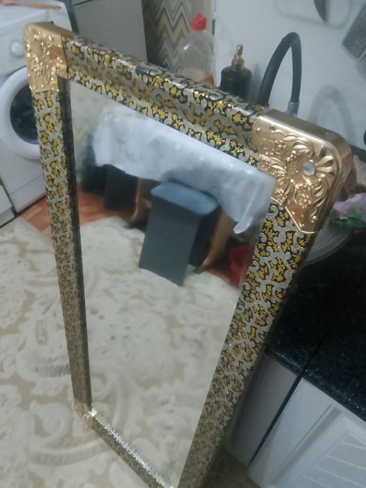 Продается зеркало настенное для ванной зала