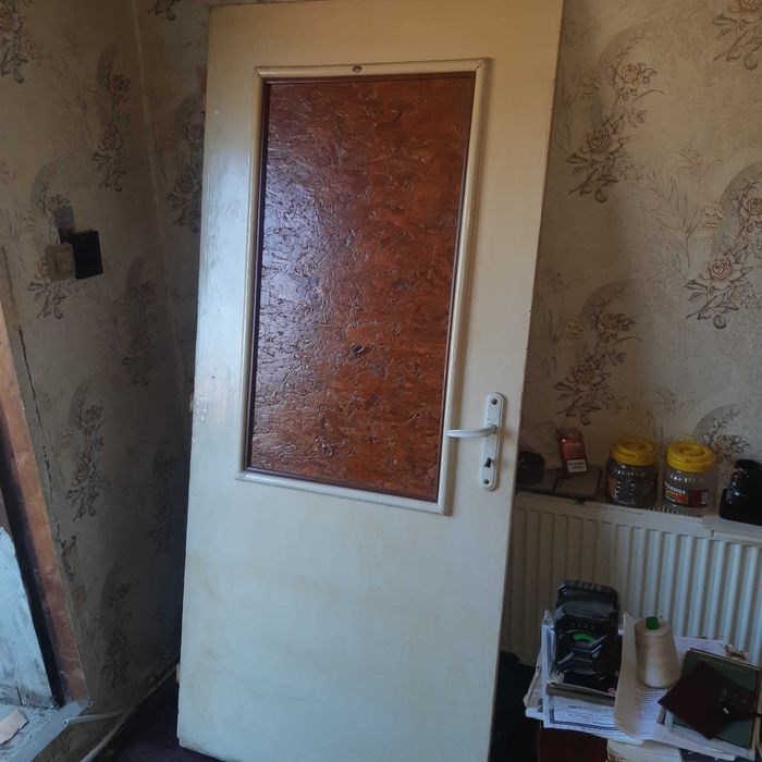 Дървена входна врата