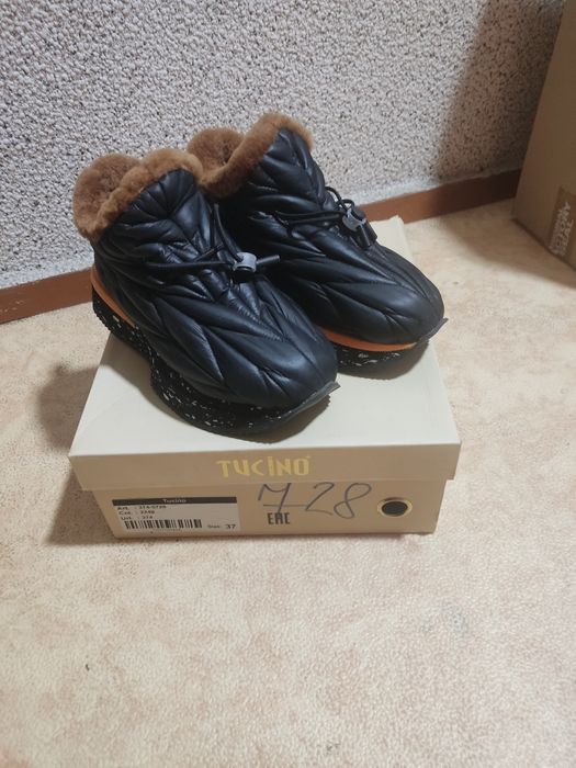 Женская кроссовки Tucino