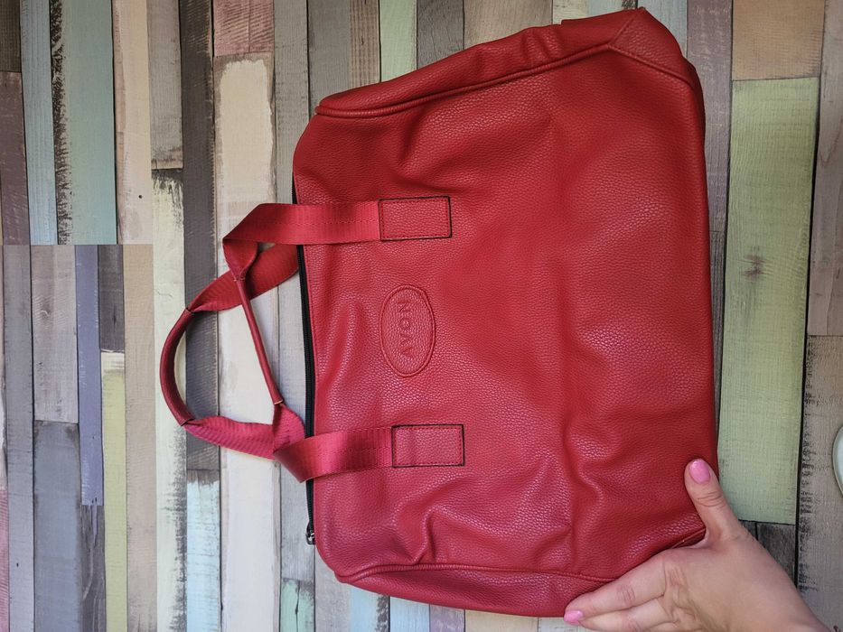 Продавам дамски чанти на цени от 8лв до 20лв