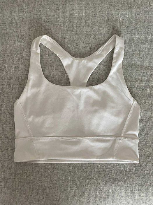 Дамски спортен топ в бял цвят (H&M)