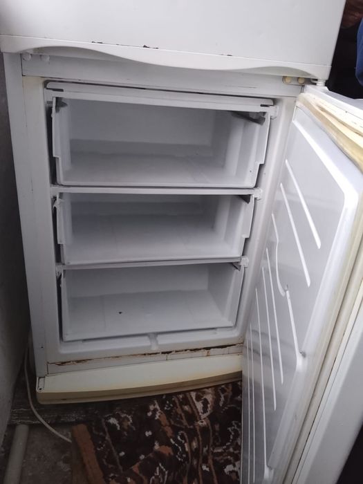 Холодильник в хорошем состояние