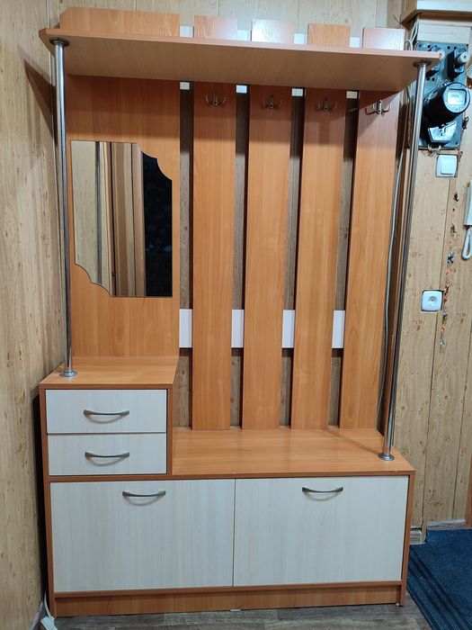 Продам прихожую в коридор