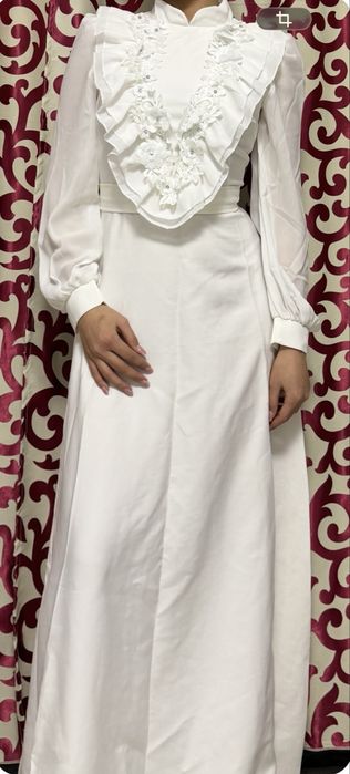 Белое платье на узату с камзолом