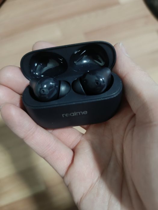 Продам наушники Realme T310