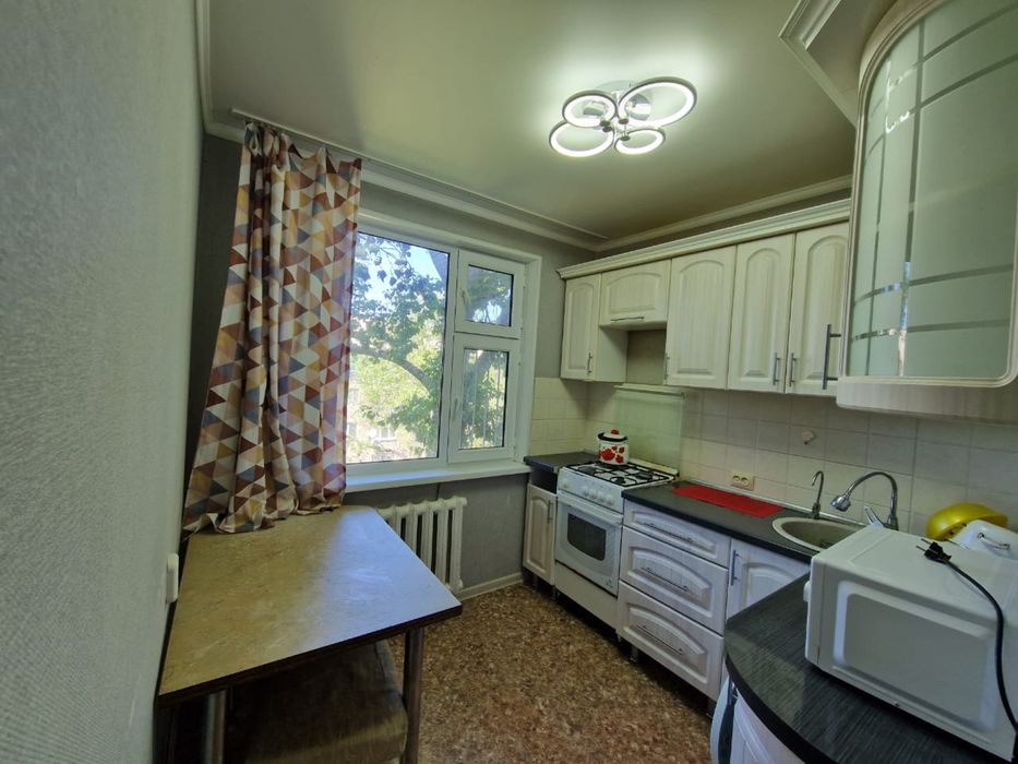 Продается 4-х комн.кв  Школьник