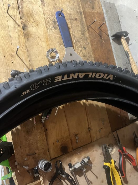 Части за колело вилка,курбели,гуми,дискове,педали,колчета,лапа,барове