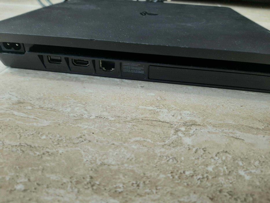 PlayStation 4 с два джойстика