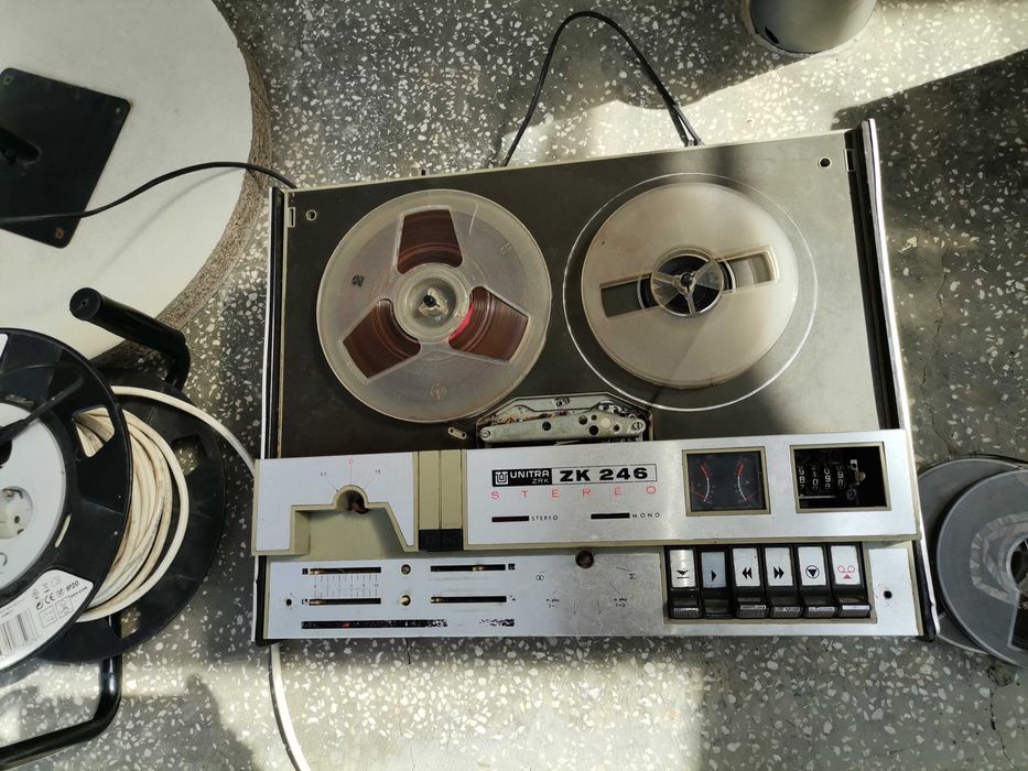 Magnetofon ZK246 pentru piese
