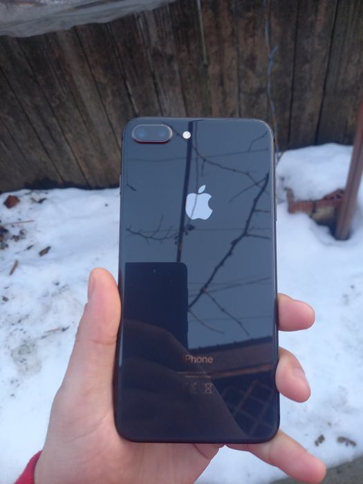 IPhone 8+ baterie 100%