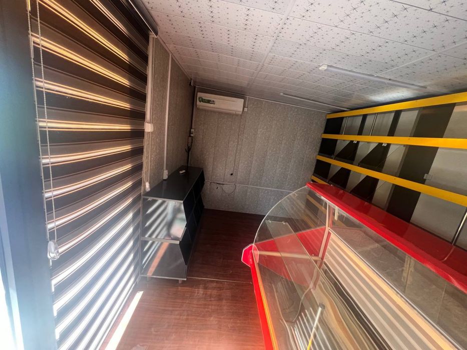 Tayyor savdo joyi ijaraga: universitet va kafe oldida