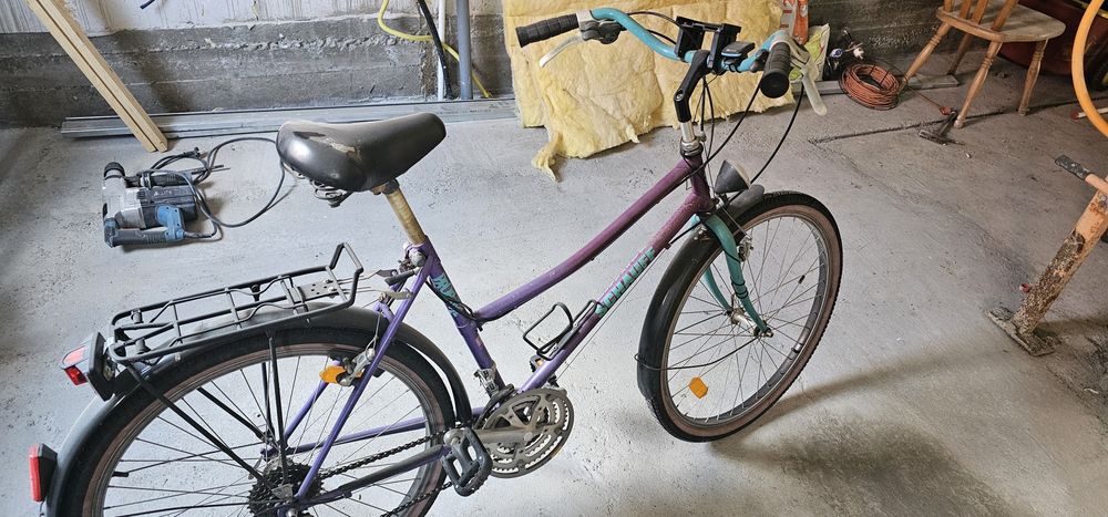 Vând  bicicletă de damă