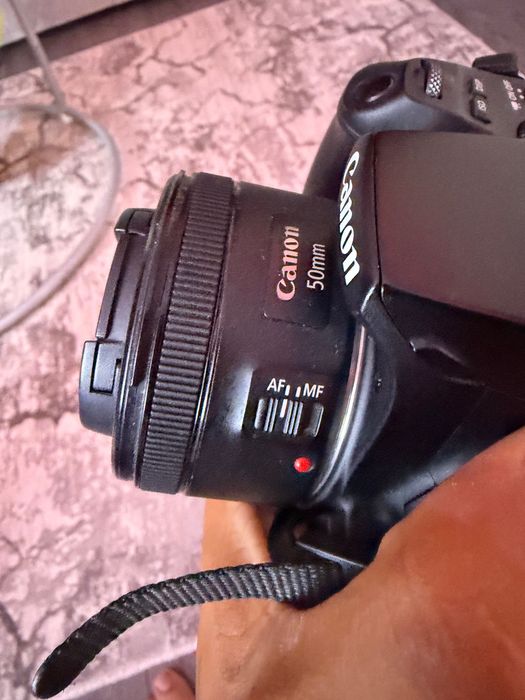 Фотоапарт Canon 250D