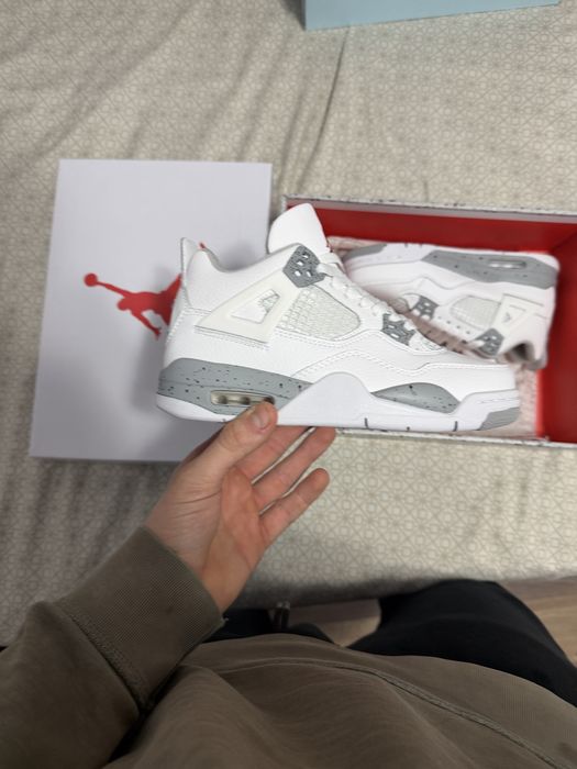 Jordan 4 white ciment