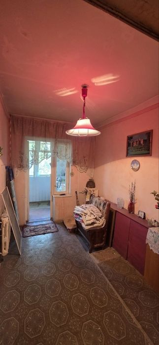 Продается квартира 2/4/4 77  серия Куйлюк ул Муниса. Таксопарк