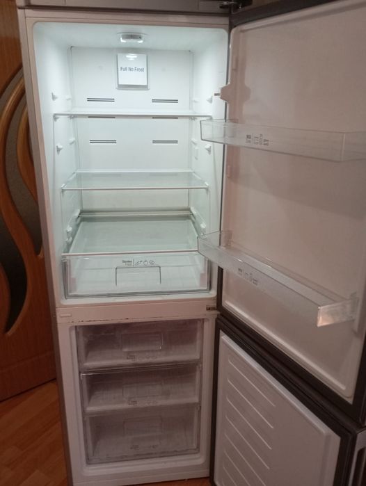 Frigider Artic inox.
