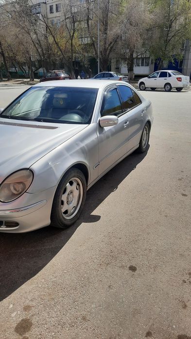 Мерседес     211