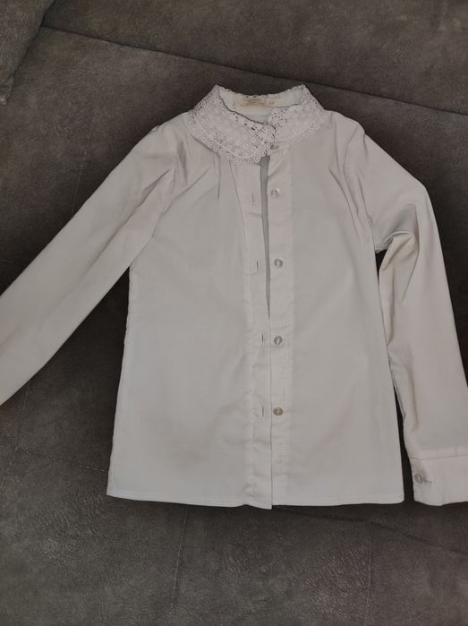 Блузки школьные.