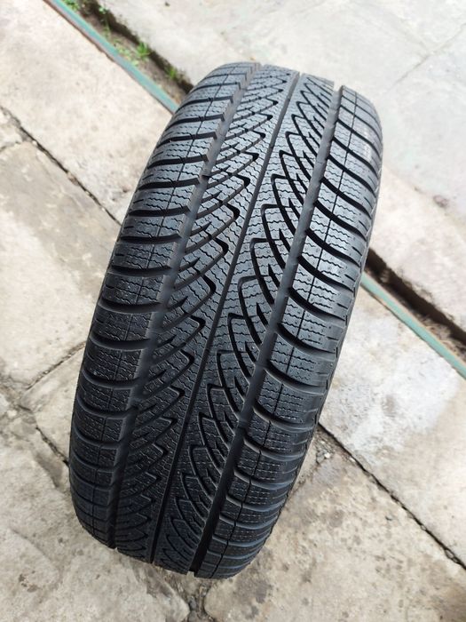 O bucată 225/215 60 R16 M+S iarnă - una Dunlop Goodyear Michelin