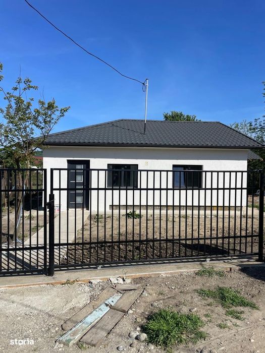 Casa parter,Margineni-Caniparie,teren 400 mp