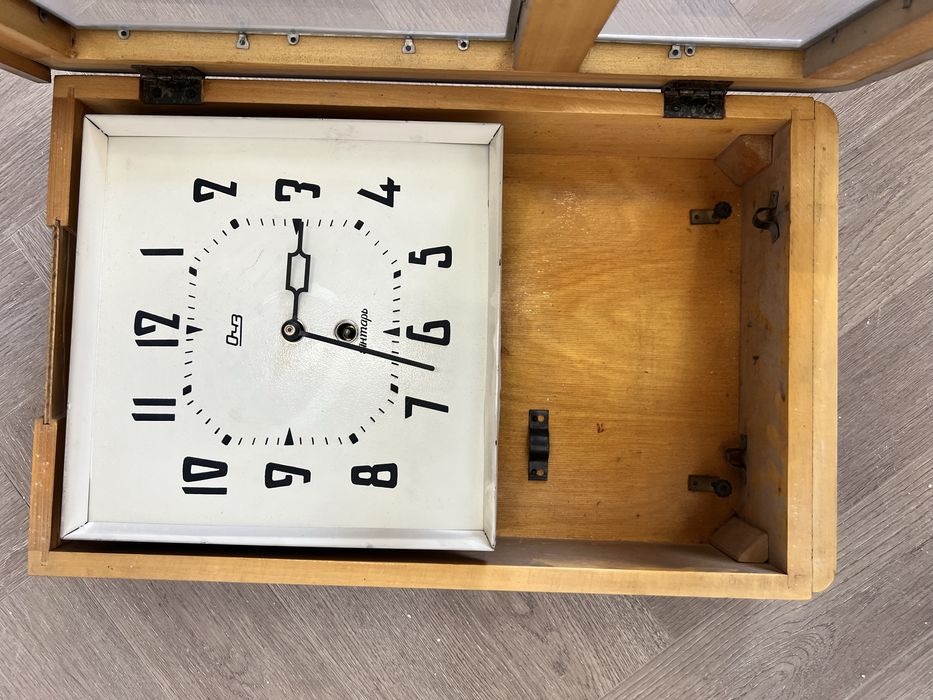 Часы антиквариат Янтарь