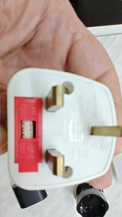 Преходници/адаптери UK/EU стандарт.