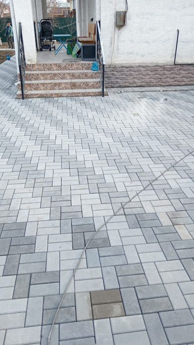 Укладка асфальта и брусчатки