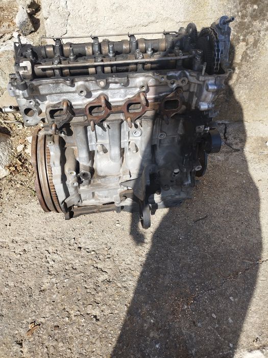 Toyota auris  2.0 126 коня  двигател на части