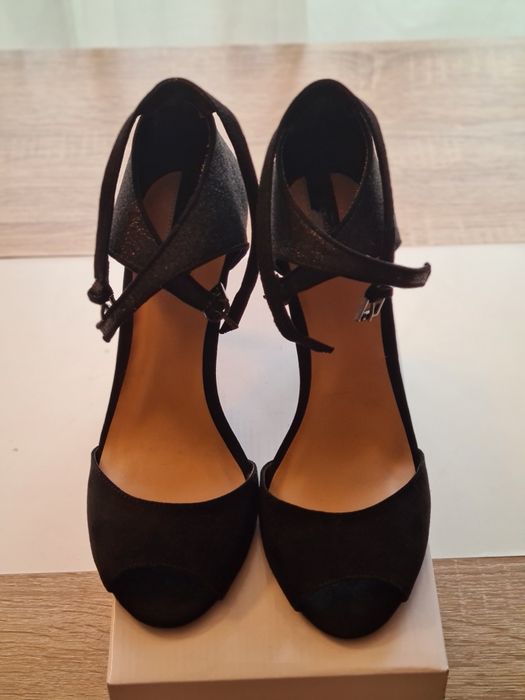 Sandale Stradivarius, matimea 38, negru, noi