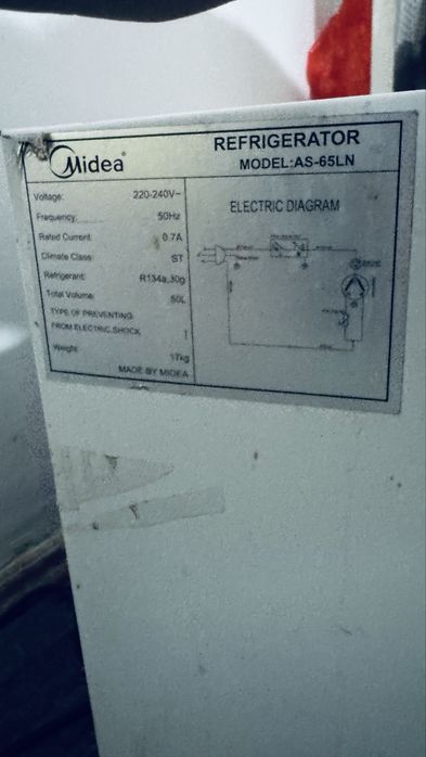Продам холодильник Midea c морозильником
