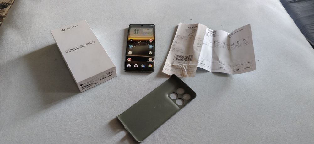 Motorola Edge 60 Pro 8/256GB – гаранция до 12.11.2026, пълен комплект