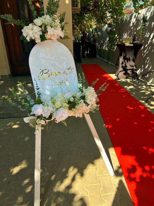 Decor evenimente,cristelnita,opis invitati,photocorner,aranjamente