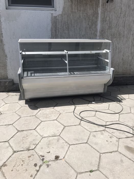 Продам ветринный холодилник