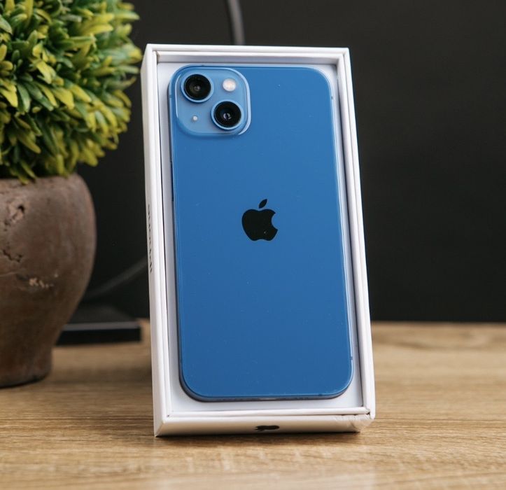 iPhone 13 с гарантией в идиальном состоянии