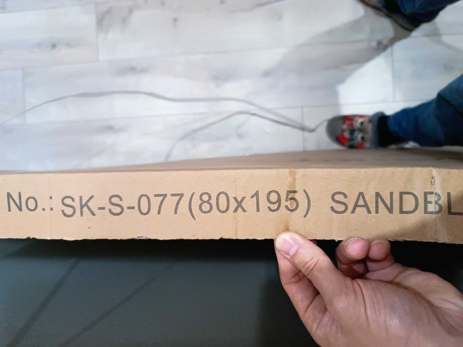 Продавам чисто нов параван за баня с размери: 1990x835x60 mm.