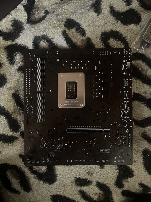 Новая материнская плата Gigabyte H610M H (DDR4)
